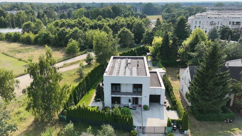 Nowoczesny dom jednorodzinny z powietrza — materiał dla nieruchomości